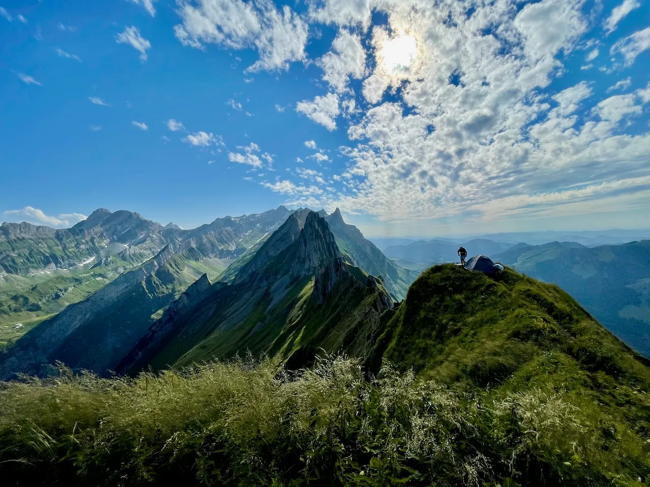 Die imposanten Altenalptürme, im Hintergrund Altmann - Lisengrat - Säntis