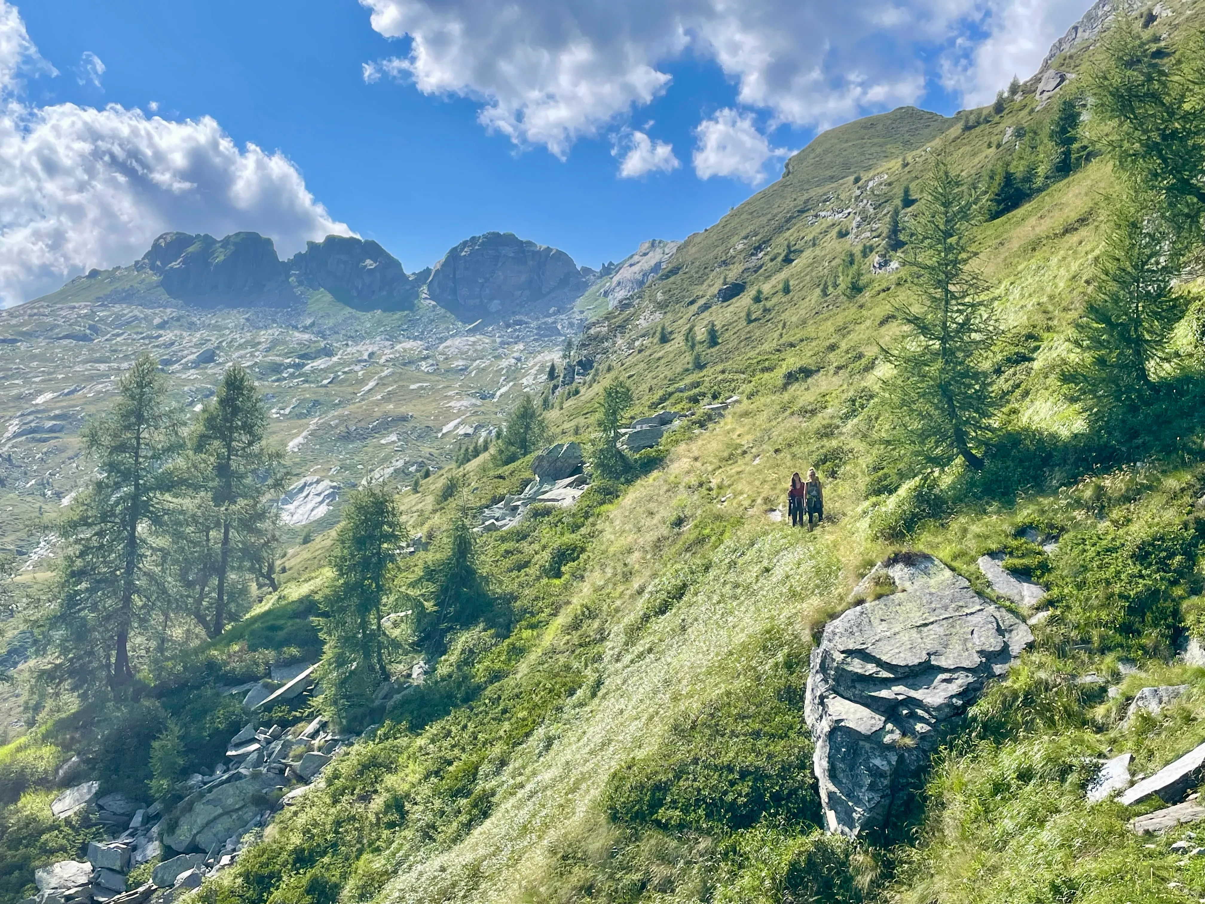 Unterwegs mit dem Rucksack in der Natur